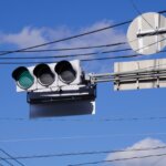 右折と直進の交通事故での過失割合はどうなる？信号機の色別の事例